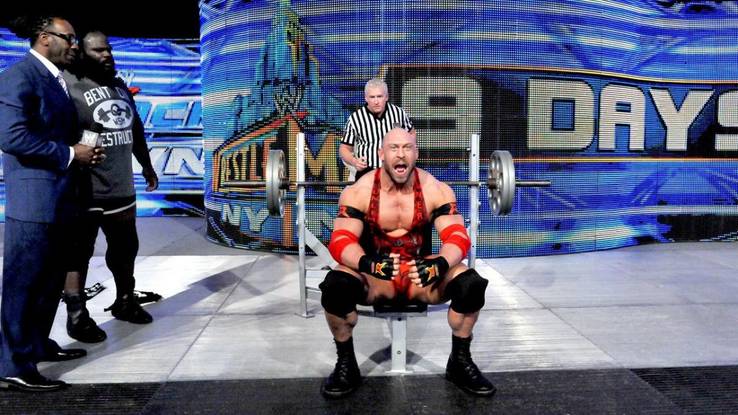 How Much Can These Professional Wrestlers Bench Press
